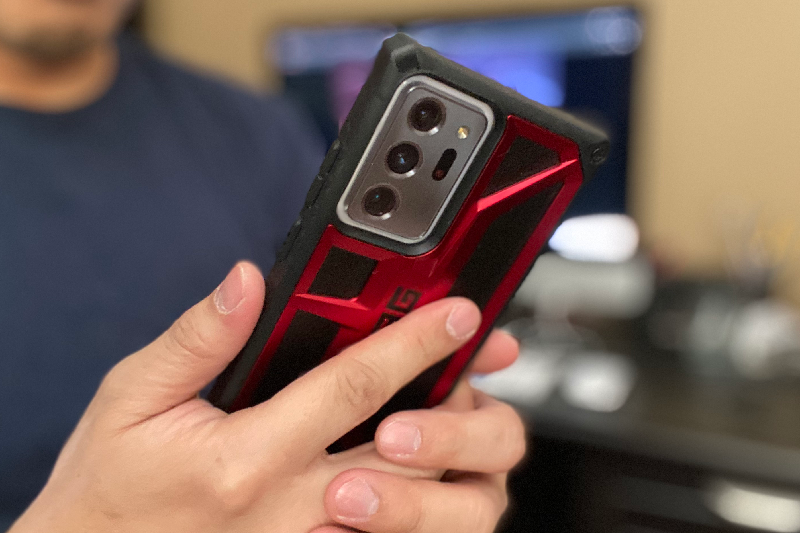 <small>Yeah, I get it. You wanna see the case. Well, half the time you're gonna be holding it anyway, so this is really a great photo of the case in its natural habitat!</small>